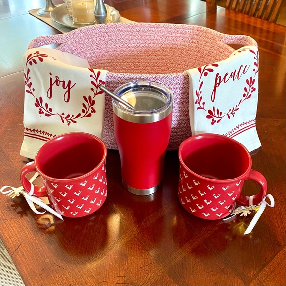 holiday mugs and kitchen basket bundle - Picture 12 of 12